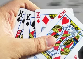 Tìm Hiểu Luật Tới Trắng Tiến Lên: Quy Tắc Chi Tiết Người Chơi Cần Biết