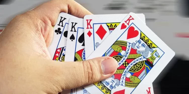 Tìm Hiểu Luật Tới Trắng Tiến Lên: Quy Tắc Chi Tiết Người Chơi Cần Biết