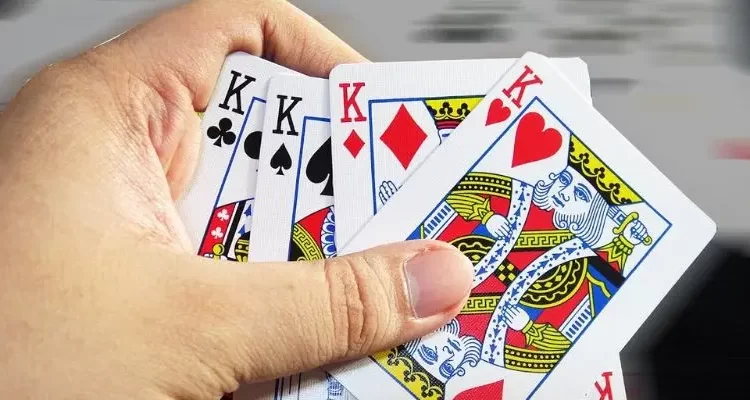 Tìm Hiểu Luật Tới Trắng Tiến Lên: Quy Tắc Chi Tiết Người Chơi Cần Biết